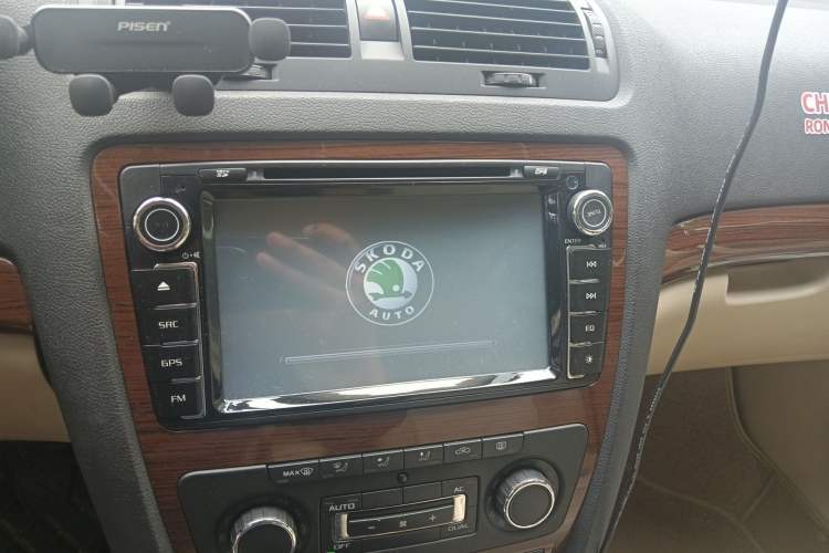 Used Skoda Octavia 2013 1.6L Manual Yijun Edition Audio And AC Panel