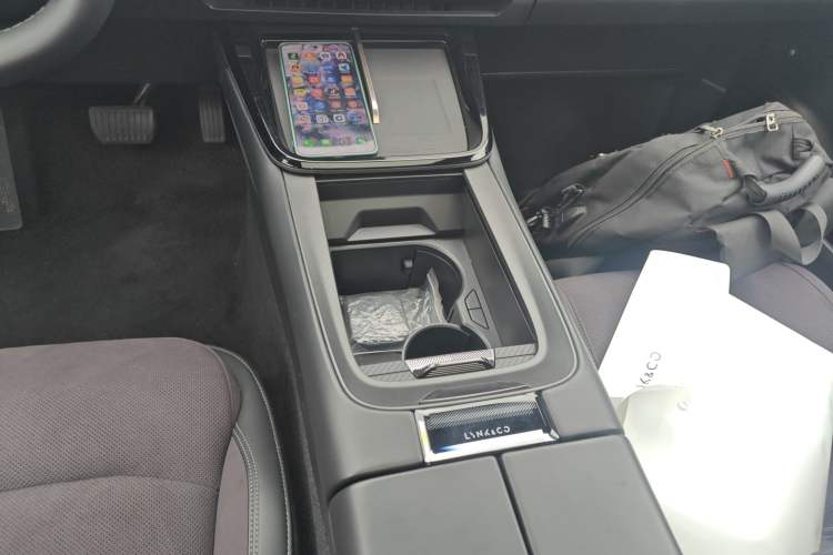 Used Lynk & Co 08 EM-P 2023 220 km Limited-Time Edition Gear Lever