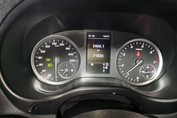 Used Mercedes-Benz Vito 2021 2.0T Elite Version 7 Seats