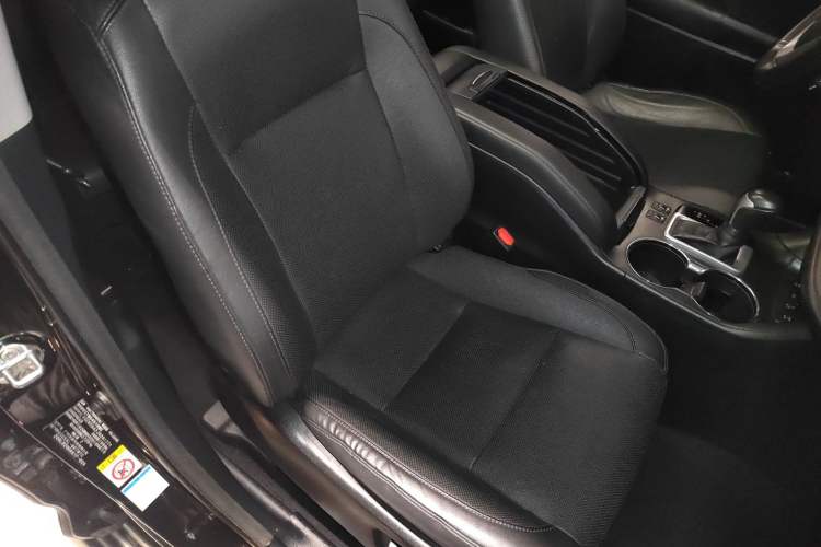 Used Toyota Highlander 2018 2.0T Four-Wheel Drive Prestige Version 7 Seats China V Emission Standard Right Front Seat