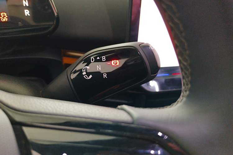 Used Volkswagen ID.UNYX 2024 Pro Long-Range Version Gear Lever