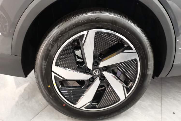 Used CHANGAN CS55PLUS PHEV 2026 Model, Smart New Blue Whale 125km Zhiyue Version Right Rear Wheel Hub