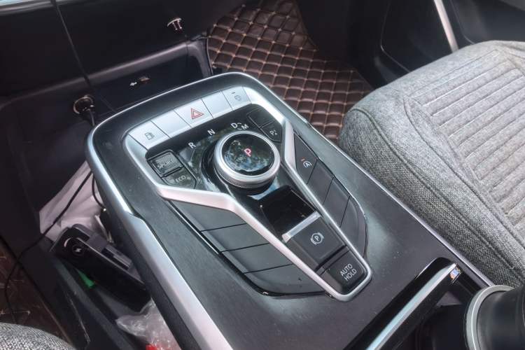 Used SAIC MAXUS G20 2020 2.0T Gasoline Automatic Luxury Edition Gear Lever
