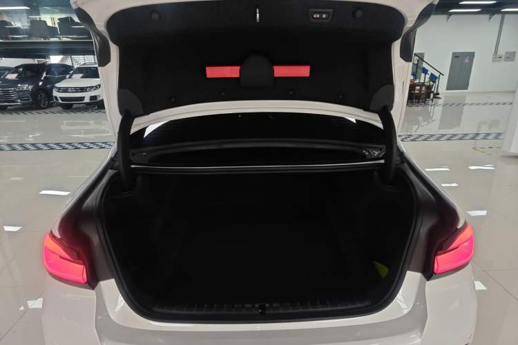 Used BMW 5 Series 2022 Restyled 530Li Leading Edition M Sport Package Trunk