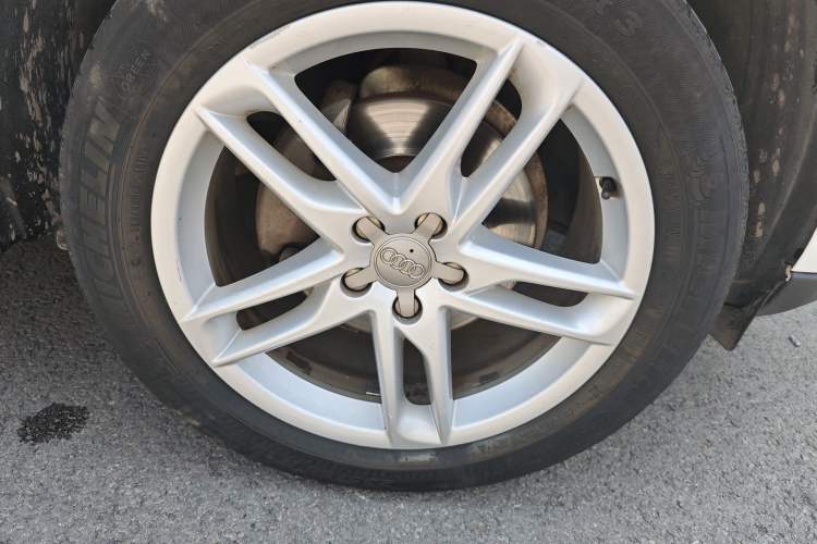 Used Audi Q5 2016 40 TFSI Comfort Model Right Front Wheel Hub