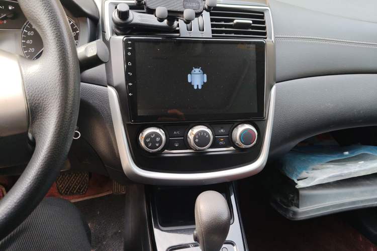 Used Nissan Tiida 2016 1.6L CVT Cool Dynamic Edition Audio And AC Panel