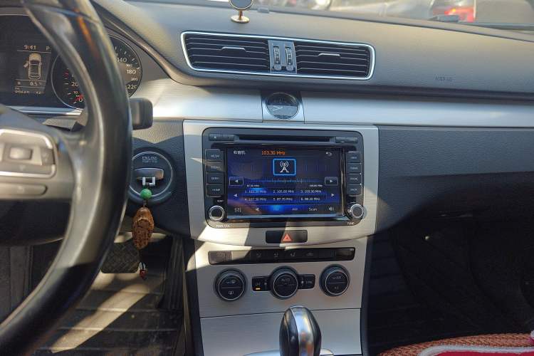 Used Volkswagen Magotan 2015 1.8TSI Advanced Model Audio And AC Panel