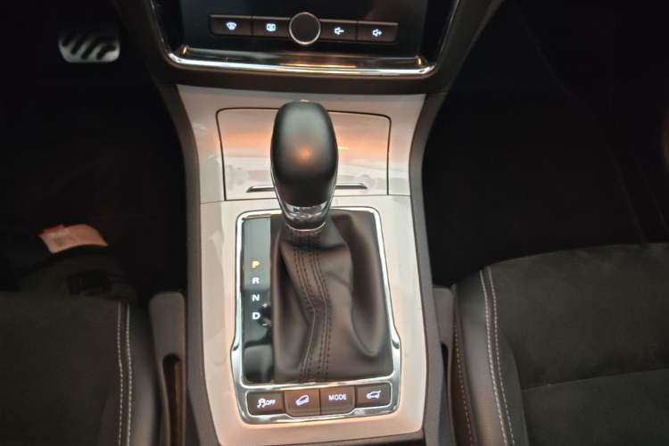 Used Roewe RX5 New Energy 2017 eRX5 50T Hybrid Connected Prestige Flagship Edition Gear Lever