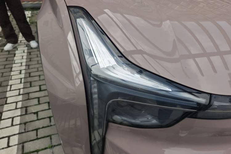 Used NETA U 2022 Zhi400 Pro Ternary Lithium Right Front Headlight