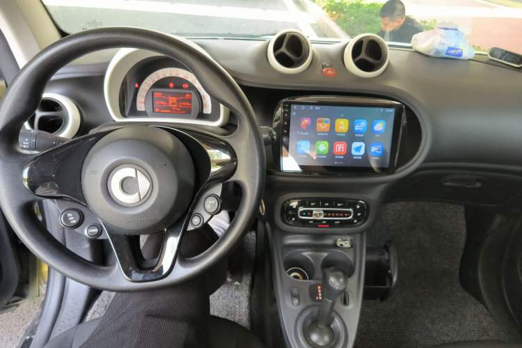 Used smart fortwo 2018 1.0L 52kW Hardtop Dynamic Version China V
