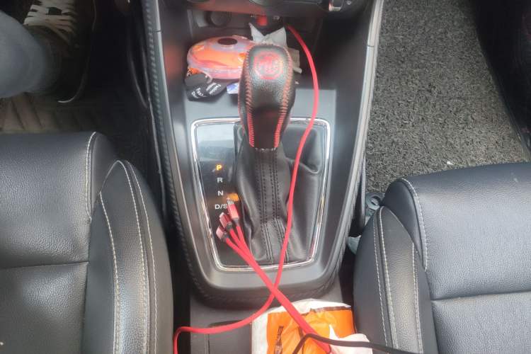 Used MG ZS 2017 1.5L Automatic Luxury Edition Gear Lever