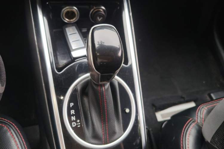 Used Zotye Domy X5 2015 1.5T CVT ZhiXian Model China IV Standard Gear Lever