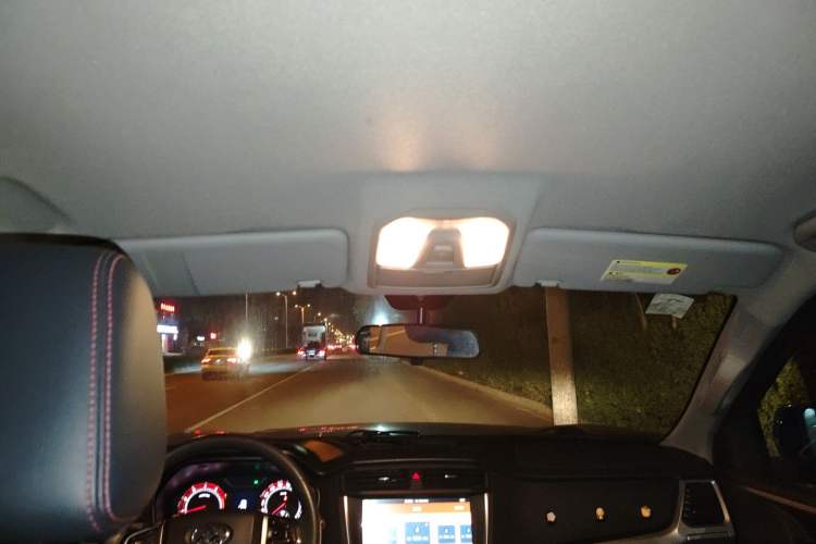 Used SAIC MAXUS T60 2017 2.0T Gasoline Automatic Two-Wheel Drive High-Ride Elite Standard Cabin