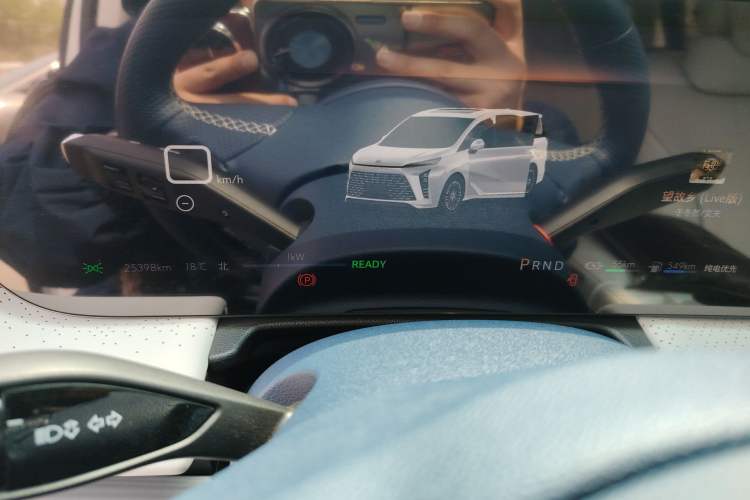 Used Buick GL8 New Energy 2024 Lu Zun Luxury Edition 6-Seater Odometer Close Up