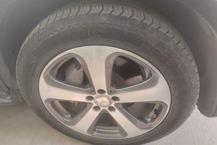 Used Mercedes-Benz GLC 2017 GLC 300 4MATIC Sport Edition Right Front Wheel Hub