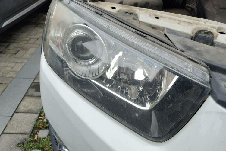 Used Chevrolet Captiva 2014 2.4L 4x4 Flagship Edition 7 Seats Right Front Headlight