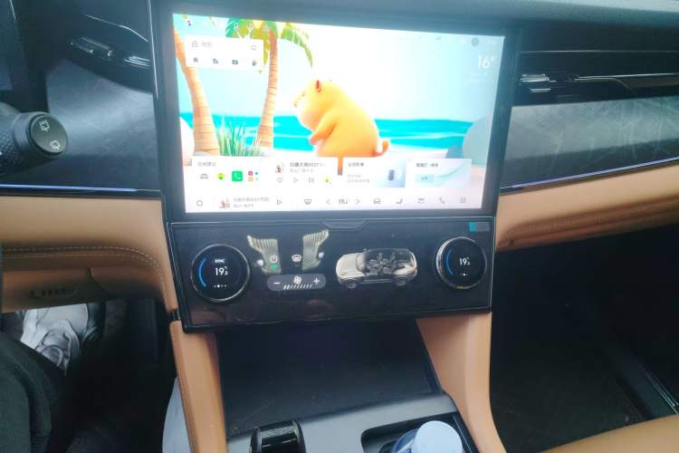 Used Lynk & Co 09 2021 2.0T Halo Six-Seater