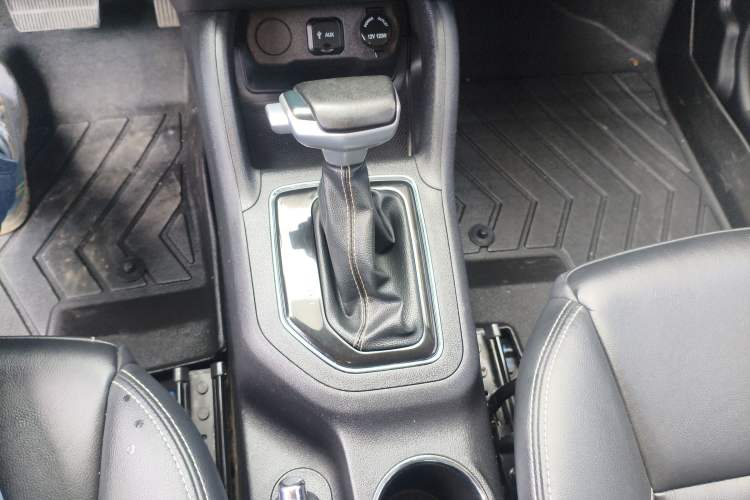 Used CHANGAN OSHAN COS5 2021 1.6L CVT Luxury Model Gear Lever