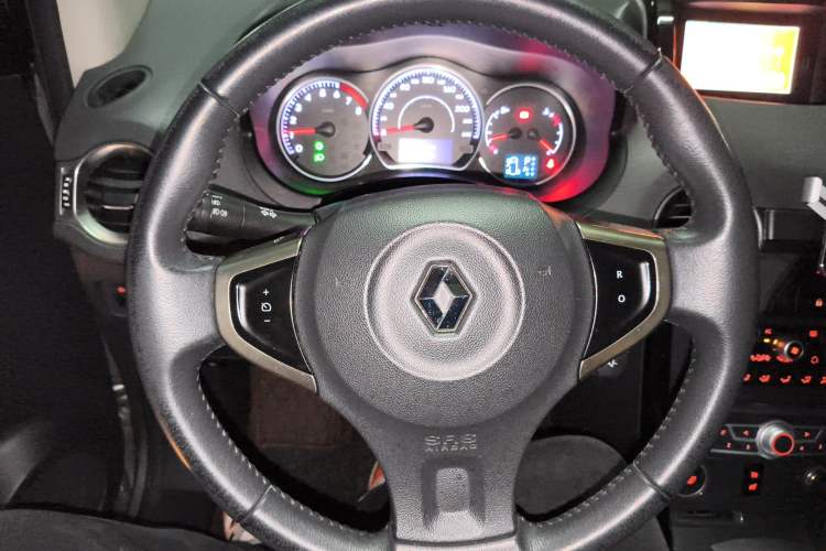 Used Renault Koleos 2012 2.5L Two-Wheel Drive Comfort Edition with Navigation