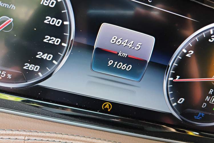 Used Mercedes-Benz S-Class 2014 S 320 L Luxury Model Odometer Close Up