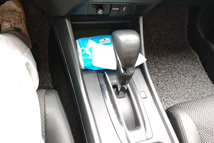 Used Honda Jade 2013 1.8L automatic Comfort version 5 seats Gear Lever