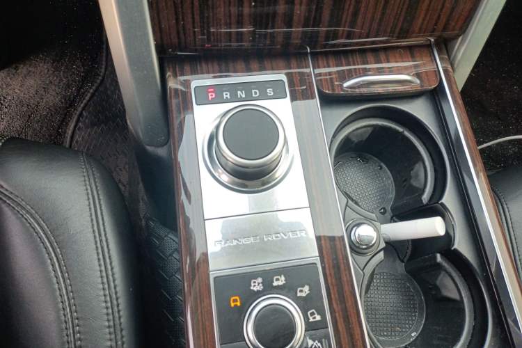 Used Land Rover Range 2015 3.0 SC V6 Vogue Gear Lever