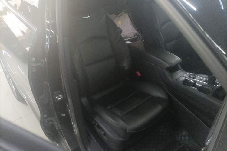 Used Cadillac XT4 2022 28T Two-Wheel-Drive Luxury Version
