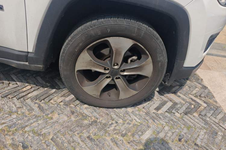 Used Jeep Compass 2017 200T Automatic Prestige Edition Right Front Wheel Hub