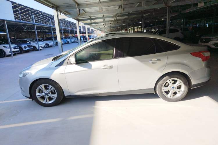 Used Ford Focus 2012 Sedan 1.6L Manual Fashion Edition
