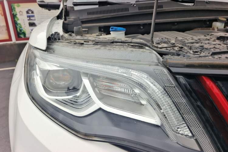 Used Geely Auto Emgrand X7 Sport 2021 1.8TD DCT Two-Wheel Drive Asian Games Edition Right Front Headlight