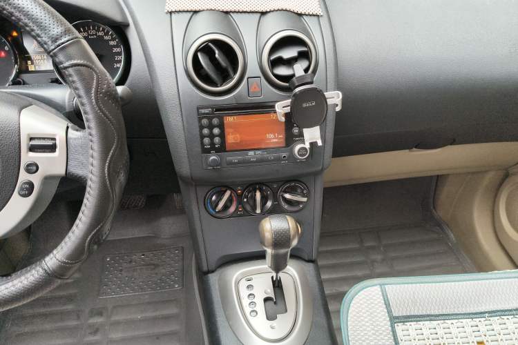 Used Nissan Qashqai 2012 2.0 XL Fire CVT 2WD Audio And AC Panel