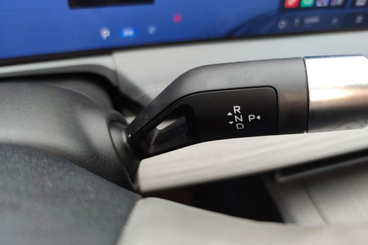 Used Geely Galaxy E8 2024 665 km Range Rear-Drive Starship Long-Range Version Gear Lever