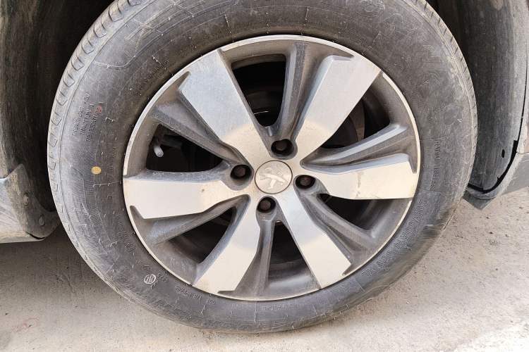 Used Peugeot 2008 2014 1.6L Automatic Navigation Edition Right Front Wheel Hub