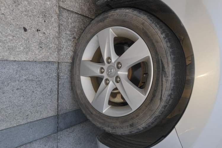 Used Hyundai Elantra (5th Generation / Langdong) 2012 1.6L Automatic Fashion Edition Right Front Wheel Hub