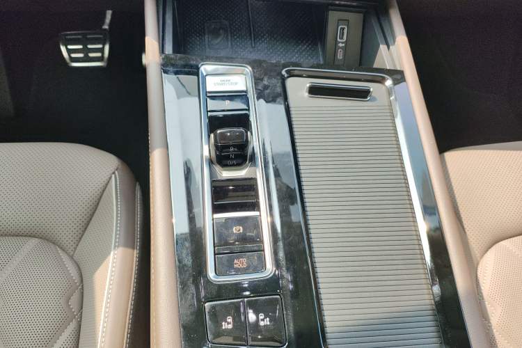 Used Volkswagen Viloran 2024 380TSI Premium Edition Gear Lever