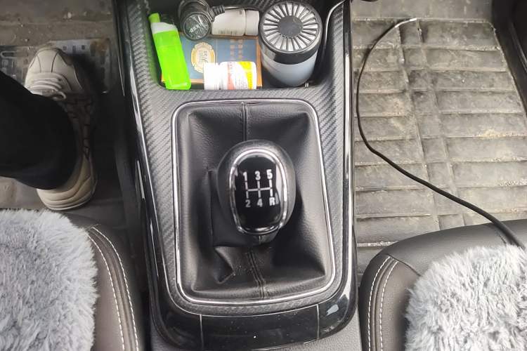 Used Dongfeng Fengon 370 2020 S370 1.5L Manual Luxury 7-Seater Gear Lever