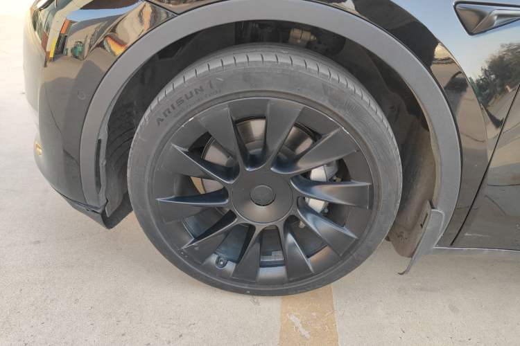 Used Tesla Model Y 2021 Long-Range All-Wheel-Drive Version
