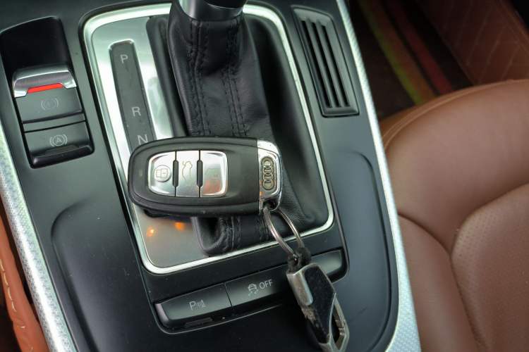 Used Audi A4L 2012 2.0 TFSI automatic standard version