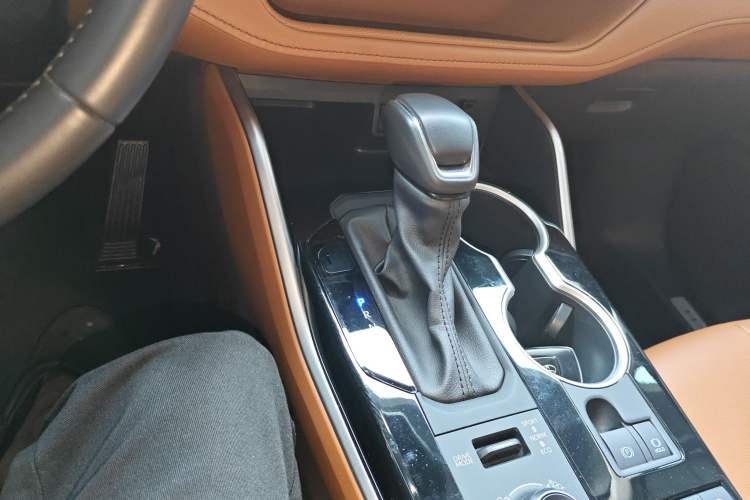 Used Toyota Highlander 2022 380T Four-Wheel Drive Prestige Edition 7-Seater Gear Lever