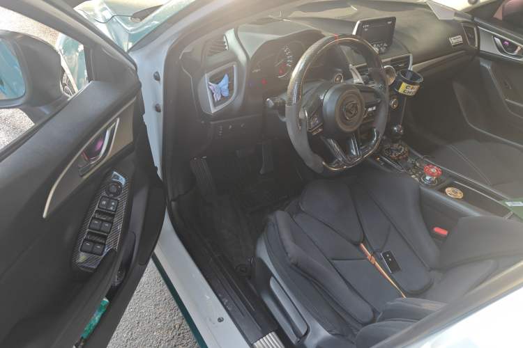 Used Mazda Mazda 3 Axela 2017 Hatchback 2.0L Automatic Luxury Model Emission Standard China V
