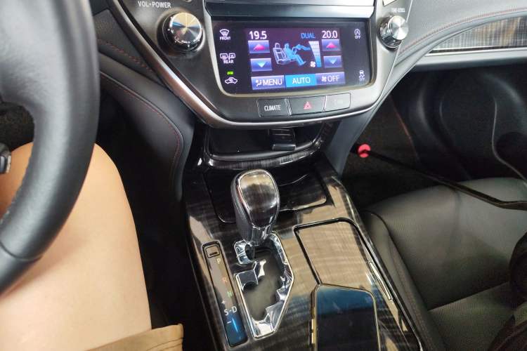 Used Toyota Crown 2015 2.0T Fashion Edition Gear Lever