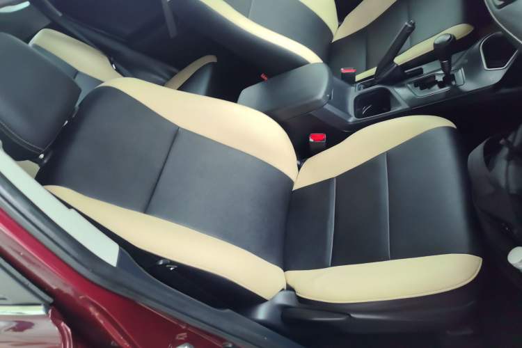 Used Toyota RAV4 2016 2.0L CVT Two-Wheel Drive Fashion Edition China V Standard Right Front Seat