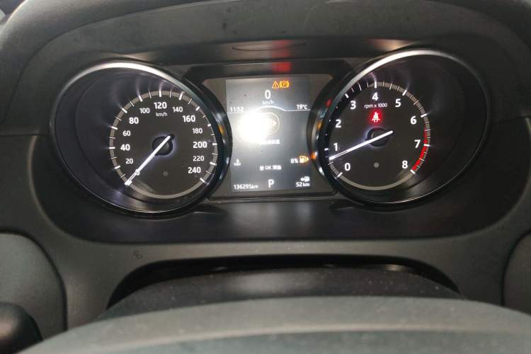 Used Land Rover Discovery Sport 2018 240 PS SE Version Instrument Cluster