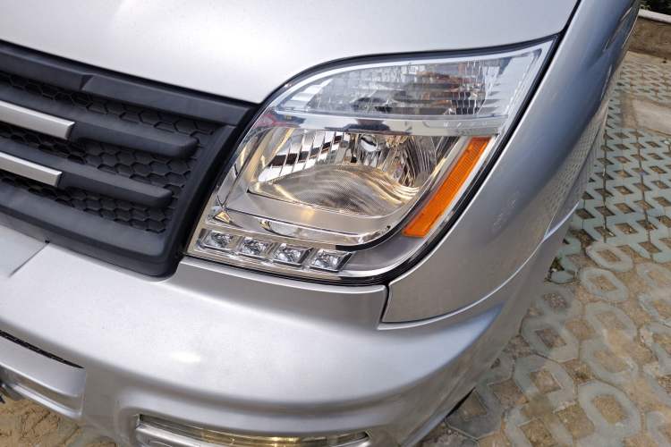 Used SAIC MAXUS Xintu V80 2023 2.0T Manual Classic Aoyuntong Long Wheelbase Mid-Height 6/7/8/9-Seater Left Front Headlight