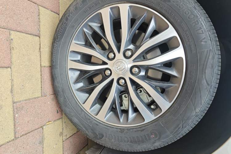 Used Buick GL8 2020 ES Land Cruiser 653T Comfort Edition Right Front Wheel Hub