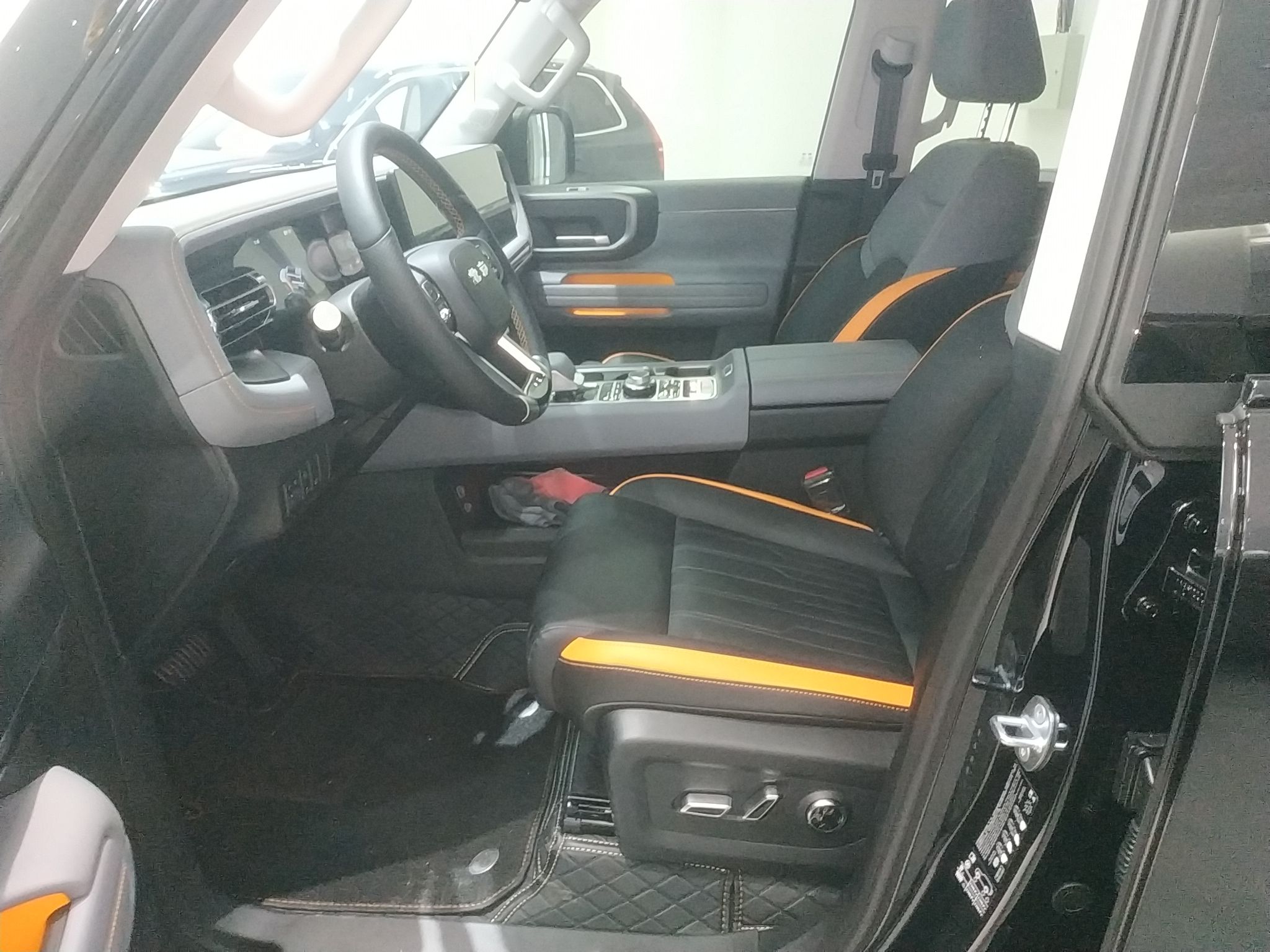 المقاعد الأمامية داخل السيارة