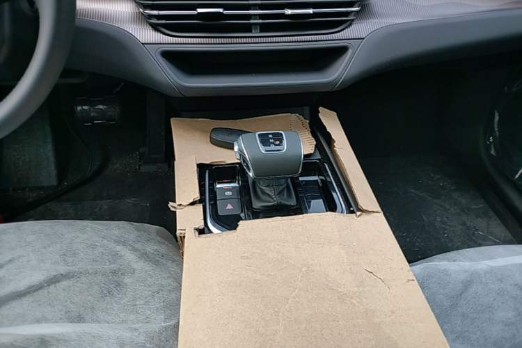 Used Hongqi E-QM5 2022 431 km Charge & Enjoy Edition