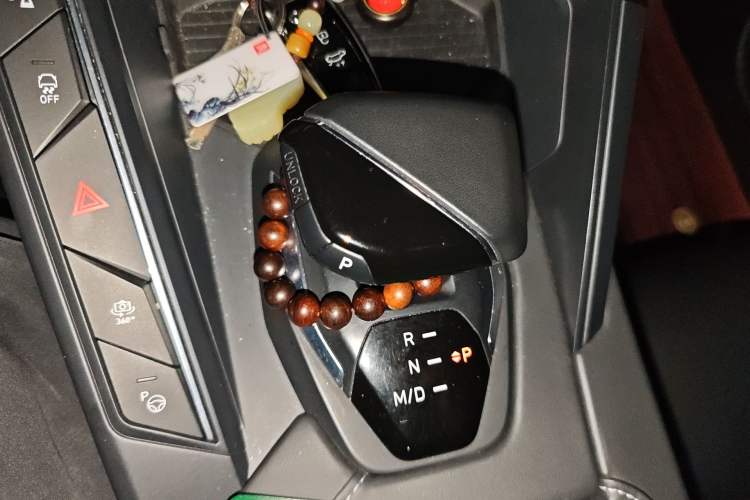 Used Lynk & Co 06 2023 Remix 1.5T Hero Gear Lever