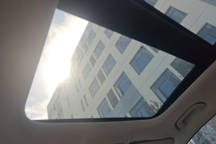 Used Geely Auto Emgrand X7 Sport 2018 1.8TD Automatic Two-Wheel Drive Smart Connect 4G Internet Edition Headliner