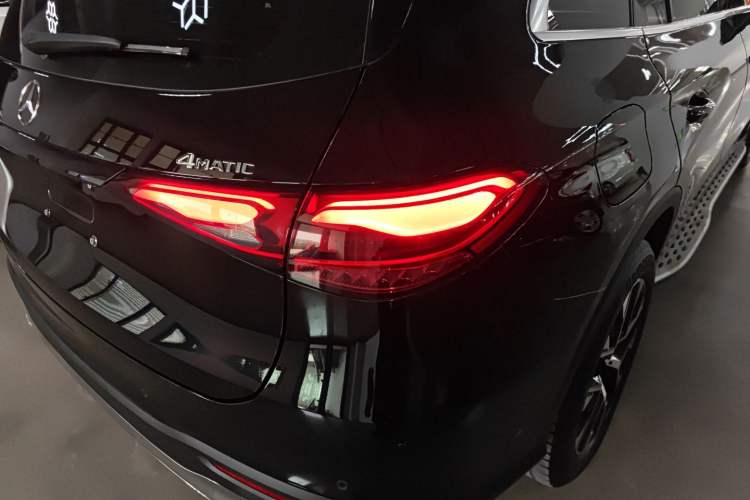 Used Mercedes-Benz GLC 2023 Facelift GLC 260 L 4MATIC Dynamic Version 5 Seats Right Rear Taillight